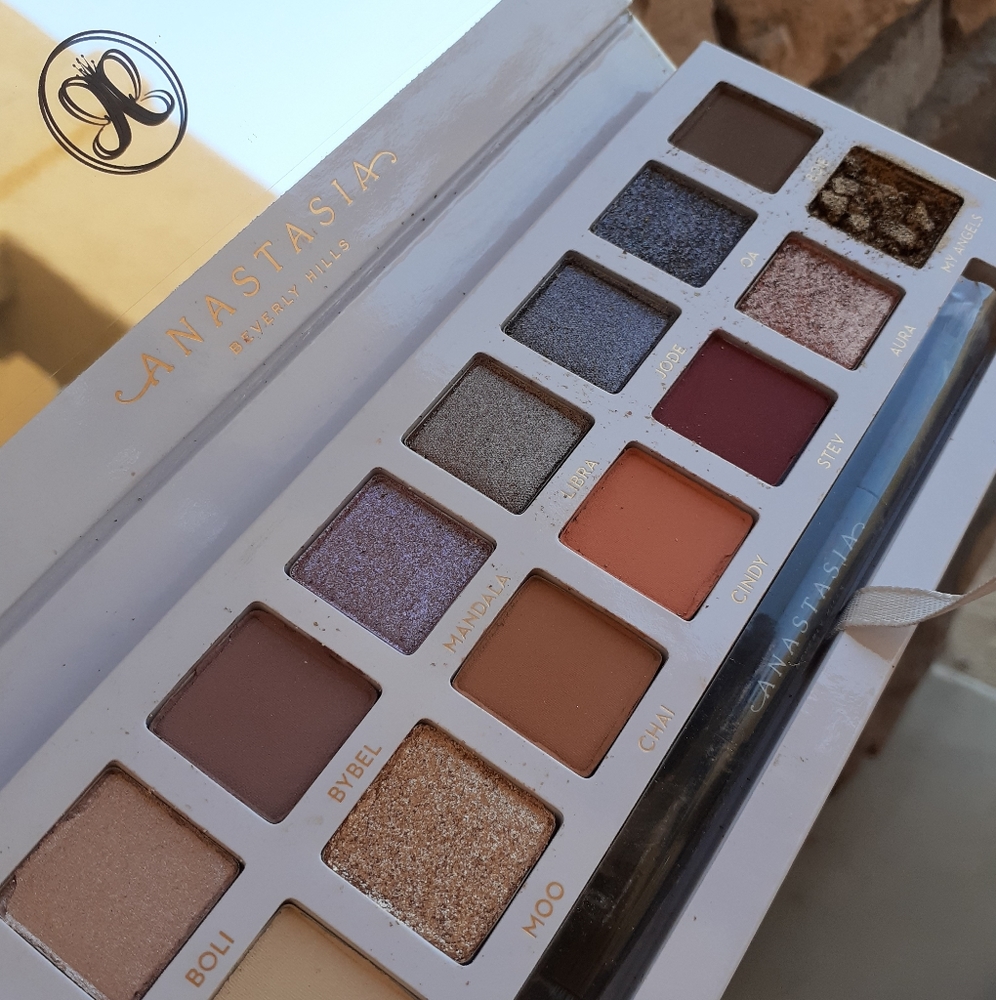 Anastasia Carli bybel